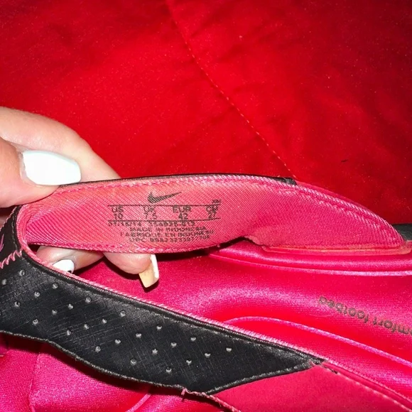 Nike Women's Vibrant Pink and Black Sandals - Picture 2 of 3